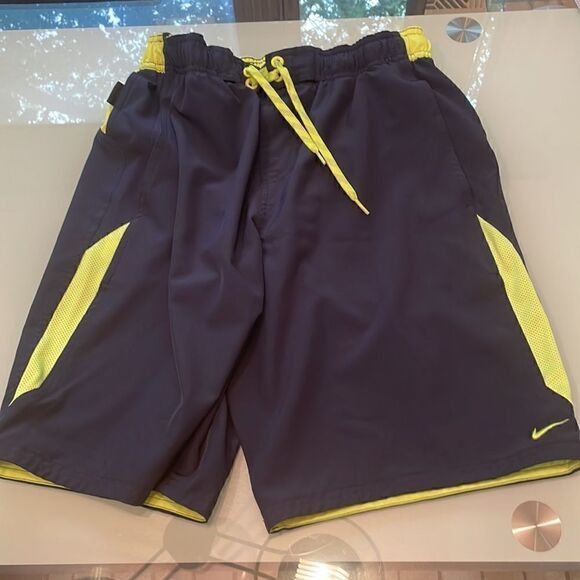 Nike swim shorts navy green medium drawstring, two pockets and one hidden pocket - Picture 2 of 9